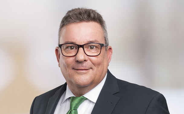Porträtfoto von Heinz Schmitt, Bezirksdirektor Schweinfurt