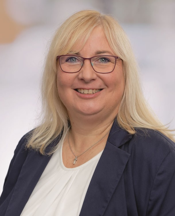 Porträtfoto von Mirjam Vogel, Mitarbeiterin im Innendienst